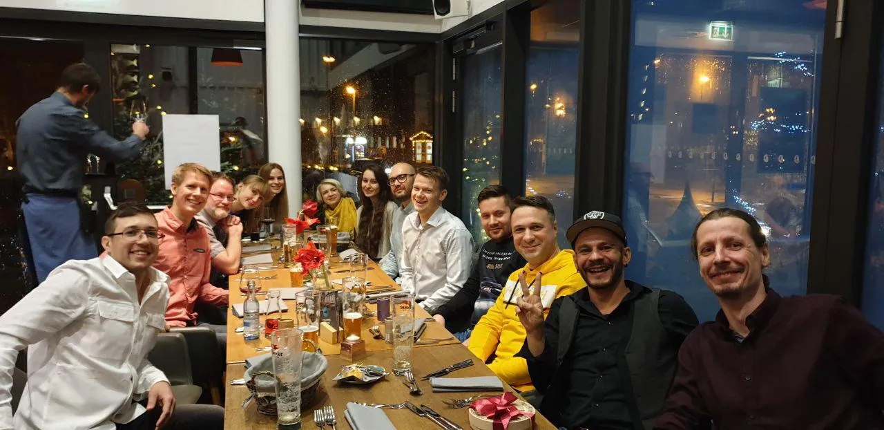 Weihnachtsessen mit dem TutKit.com-Team Weihnachtsessen mit dem TutKit.com-Team