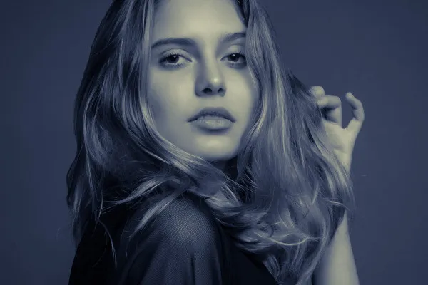 Preset für Fashion- und Beauty-Looks (Lightroom, Camera Raw): 16 | Backstage Blue