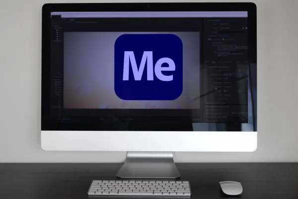 Logo von Adobe Media Encoder auf einem Monitor